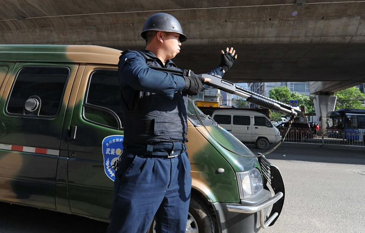 北京振遠護衛(wèi)中心押運員執(zhí)行押運任務(wù)